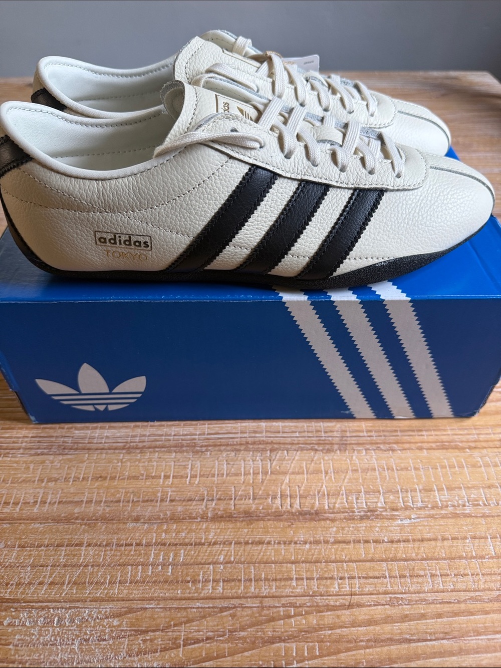 adidas Tokyo women’s Cream & Black Leather Sneakers